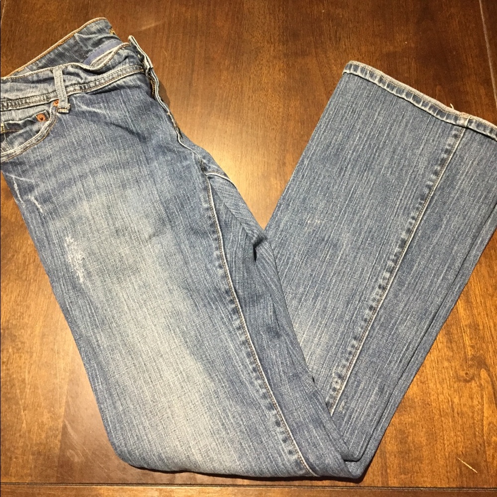 SLIGHTLY DISTRESSED AE ARTIST JEANS